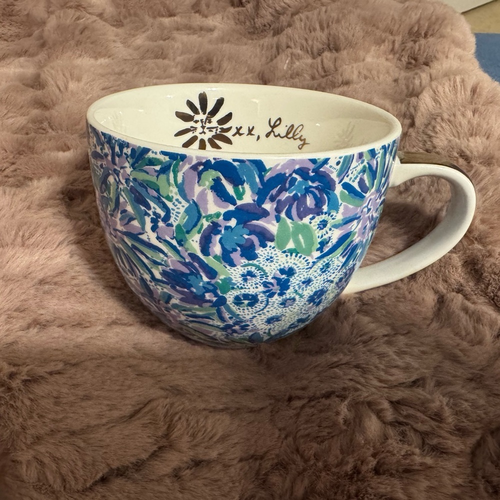 NWOT Lily Pulitzer Blue Floral Hidden Lion
Oversize Coffee Mug Cup